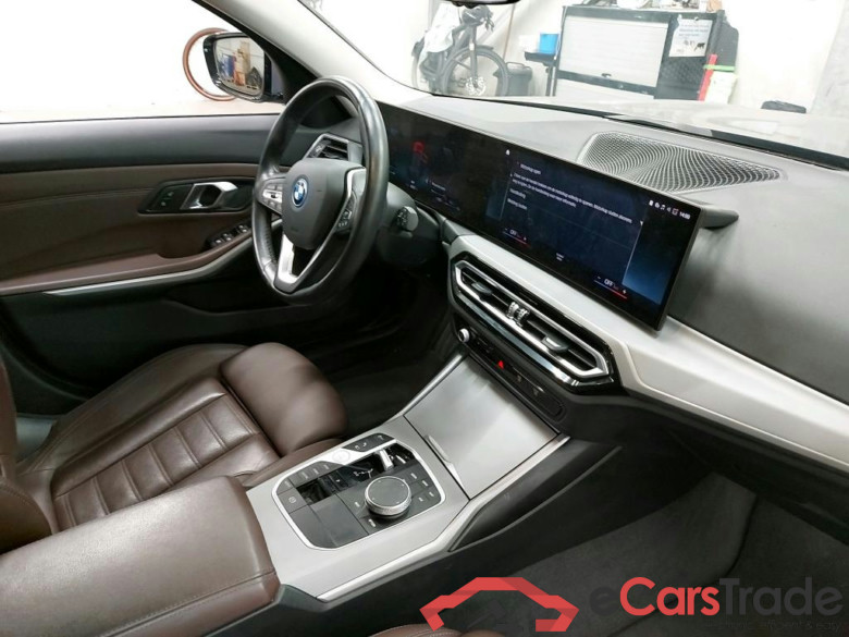 BMW - BMW 3 TOURING 320e 204PK With Vernasca Heated Sport Seats & Active Cruise & Driving Assistant & Parking Assistant Pack  * HYBRID * #3