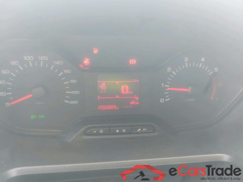 PEUGEOT Partner / 2018 / 3P / furgón derivado de turismo Pro Standard 600kg BlueHDi 73kW #4