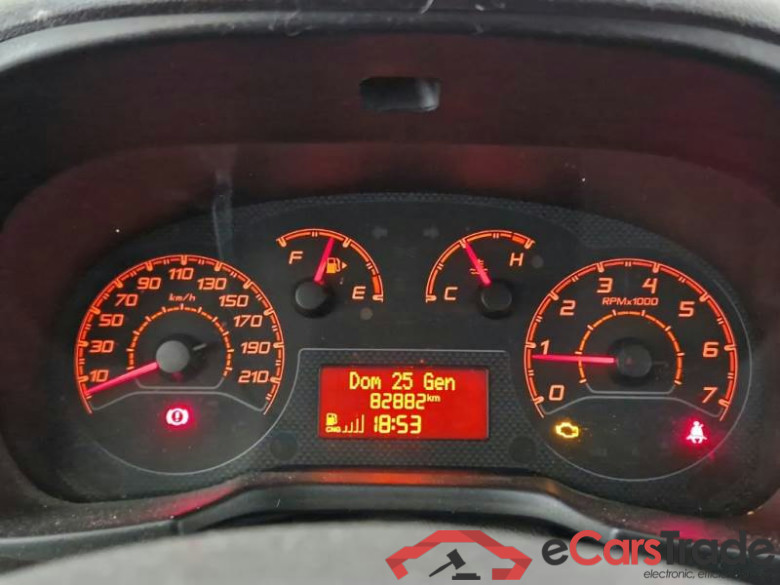 FIAT QUBO / 2016 / 5P / MONOVOLUME 1.4 8V 77CV EASY NATURAL POWER E6 #4