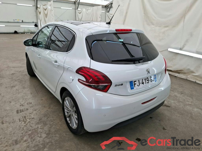 PEUGEOT 208 / 2015 / 5P / Berline Puretech 110 S&S Allure #2